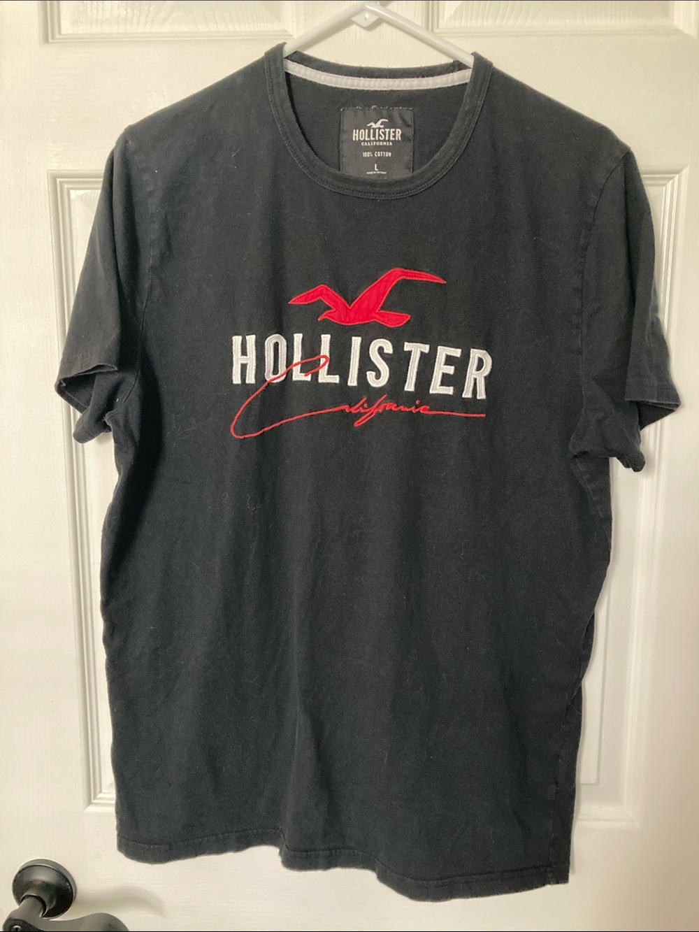 Hollister Mens Black Short Sleeve Tee with Red and White Logo Large